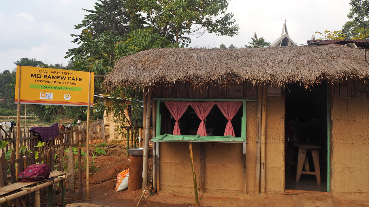 Khreng Village boasts two Mei-Ramew cafes.